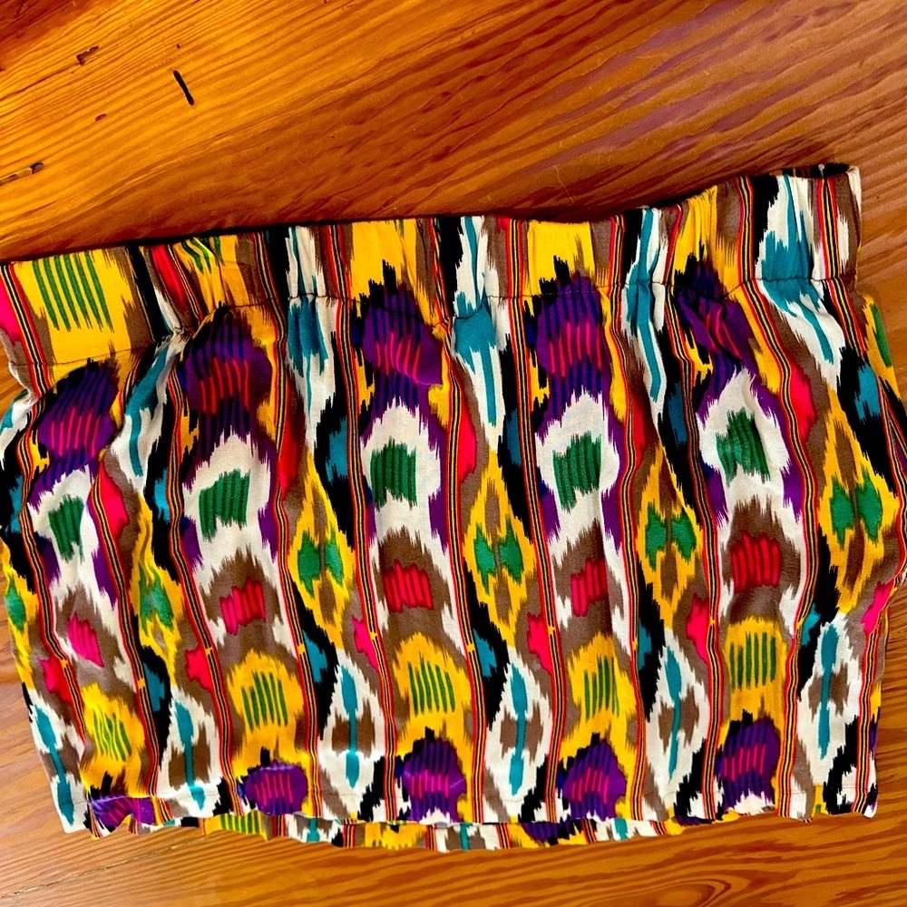 Cabi mini skirt L 18” long, wide waist band, pockets waist 17” & 24” stretched